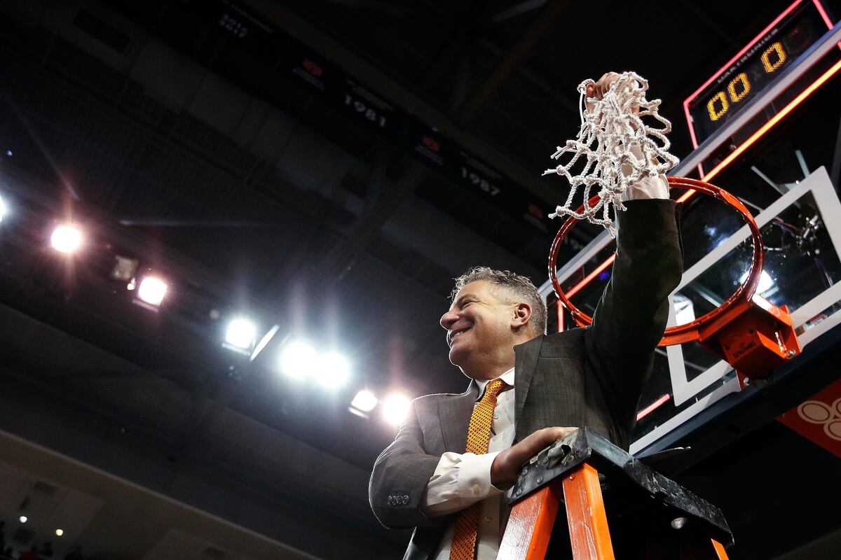 Bruce Pearl Dedicates Auburn's SEC Regular-Season Title to Charles