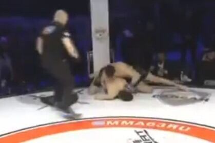 Mma Fighter Scores Dramatic 7 Second Knockout Faceplants His Opponent Bleacher Report Latest News Videos And Highlights