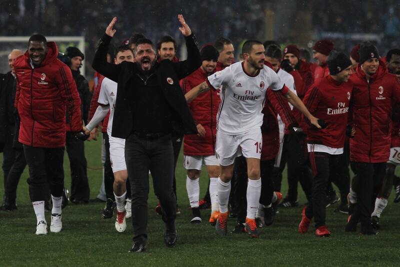 ROME, ITALY - FEBRUARY 28: AC Milan head coach Gennaro Gattuso and Leonardo Bonucci with his teammates of AC Milan celebrate the victory after the TIM Cup match between SS Lazio and AC Milan at Olimpico Stadium on February 28, 2018 in Rome, Italy. (Photo by Paolo Bruno/Getty Images)