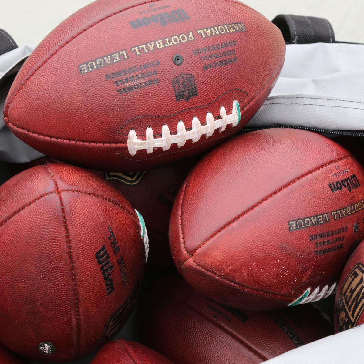 Former nfl cb wade davis holding anti homophobia clinic for coaches 