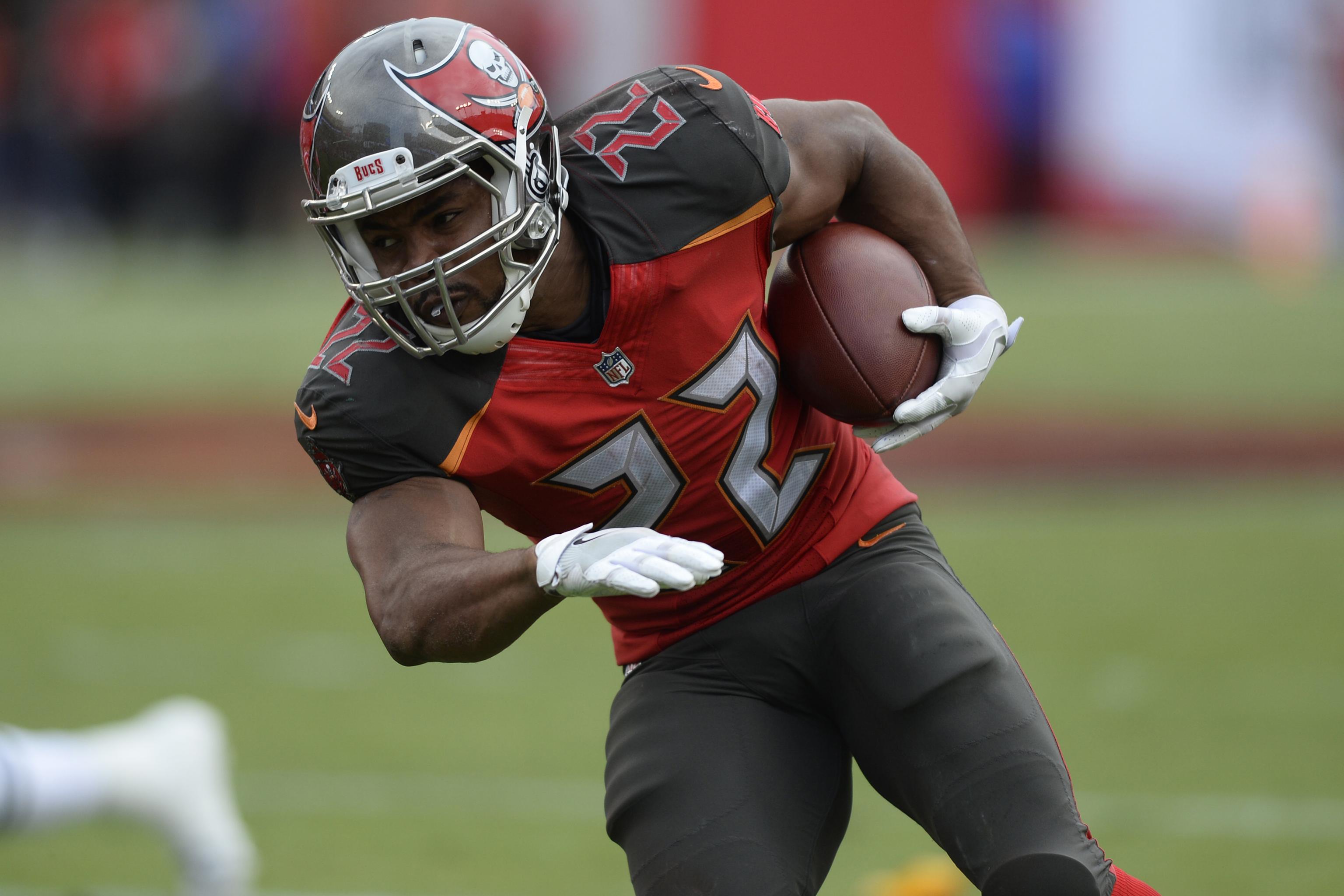 Buccaneers vs. Raiders: Doug Martin bulldozes Bucs to 42-32 win