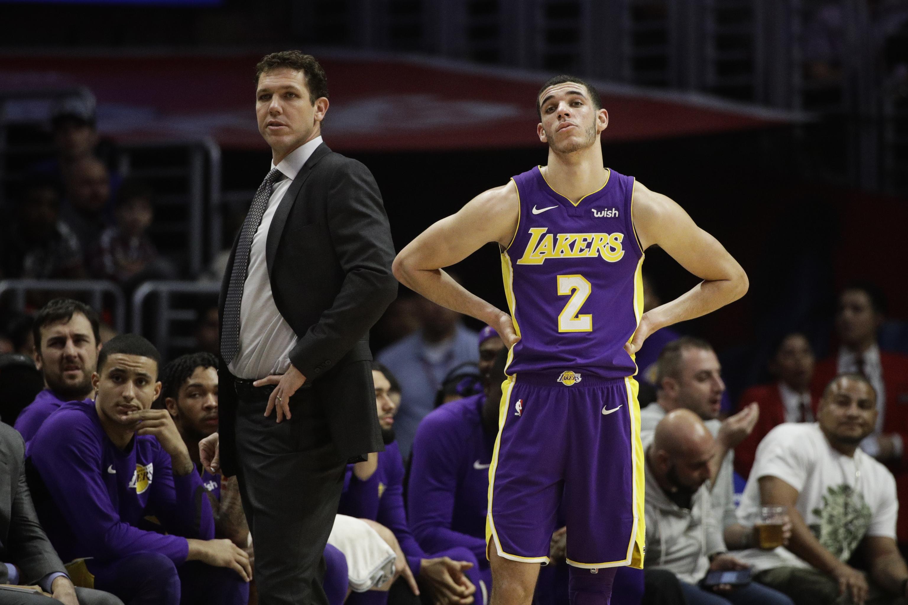 Luke Walton on Lonzo Ball's knee injury: 'Don't expect him back soon' -  Silver Screen and Roll