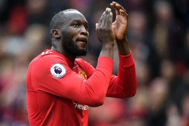MANCHESTER, ENGLAND - MARCH 10:  Romelu Lukaku of Manchester United applauds fans after the Premier League match between Manchester United and Liverpool at Old Trafford on March 10, 2018 in Manchester, England.  (Photo by Michael Regan/Getty Images)