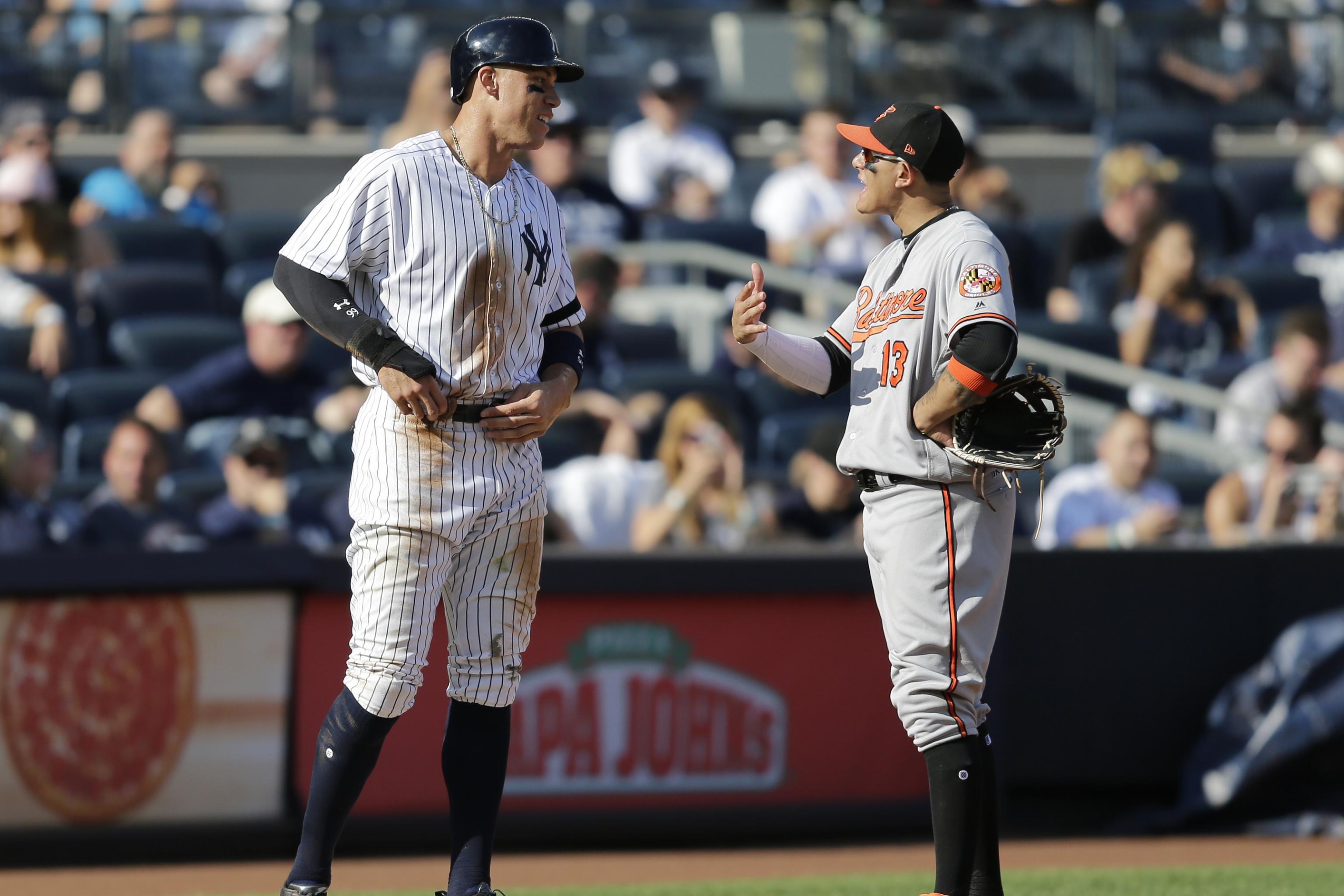 Yankees players take teasing photo with Manny Machado at All-Star Game