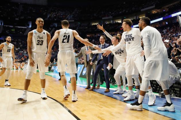 NASHVILLE, TN - MARCH 16:  The Nevada Wolf Pack bench reacts against the Texas Longhorns during the game in the first round of the 2018 NCAA Men's Basketball Tournament at Bridgestone Arena on March 16, 2018 in Nashville, Tennessee.  (Photo by Frederick Breedon/Getty Images)