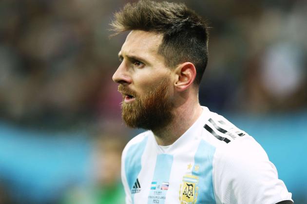 MOSCOW, RUSSIA - NOVEMBER 11: Lionel Messi of Argentina looks on during an international friendly match between Russia and Argentina at Luzhniki Stadium on November 11, 2017 in Moscow, Russia. (Photo by Oleg Nikishin/Epsilon/Getty Images)