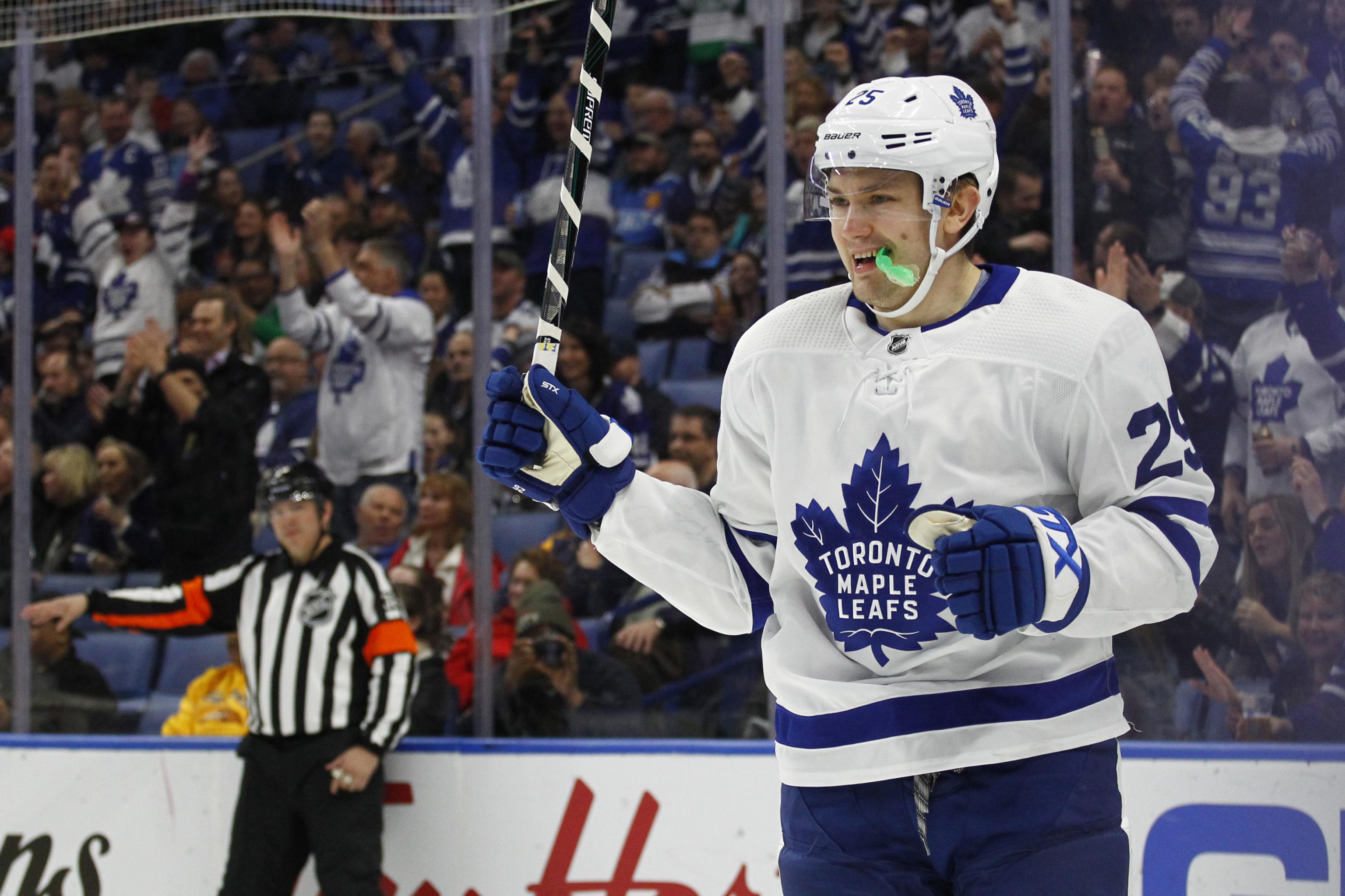 Maple Leafs highlight Saturday NHL odds as favourites to win