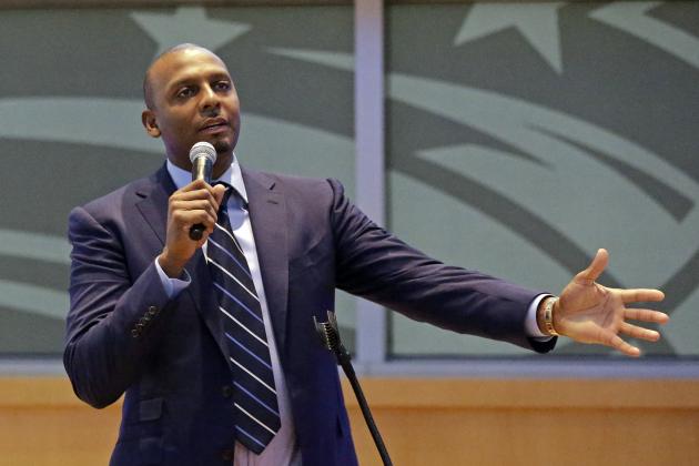 FILE - In this Jan. 20, 2017, file photo, former NBA basketball guard Penny Hardaway speaks at his induction ceremony in the Orlando Magic Hall of Fame in Orlando, Fla. A person familiar with the situation says Memphis will announce Hardaway as its men’s basketball coach Tuesday, March 20, 2018. The person spoke to The Associated Press Monday on condition of anonymity because Memphis has not publicly announced the hire.(AP Photo/John Raoux, File)