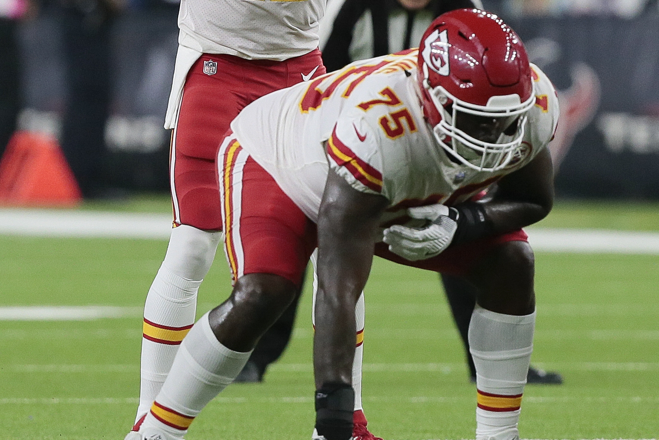 Browns trade 2015 1st round pick Cameron Erving to Chiefs