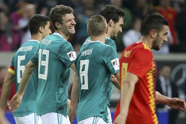 DUESSELDORF, GERMANY - MARCH 23: Thomas Muller of Germany celebrates his goal with Toni Kroos and teammates during the international friendly match between Germany and Spain at Esprit-Arena on March 23, 2018 in Duesseldorf, Germany. (Photo by Jean Catuffe/Getty Images)