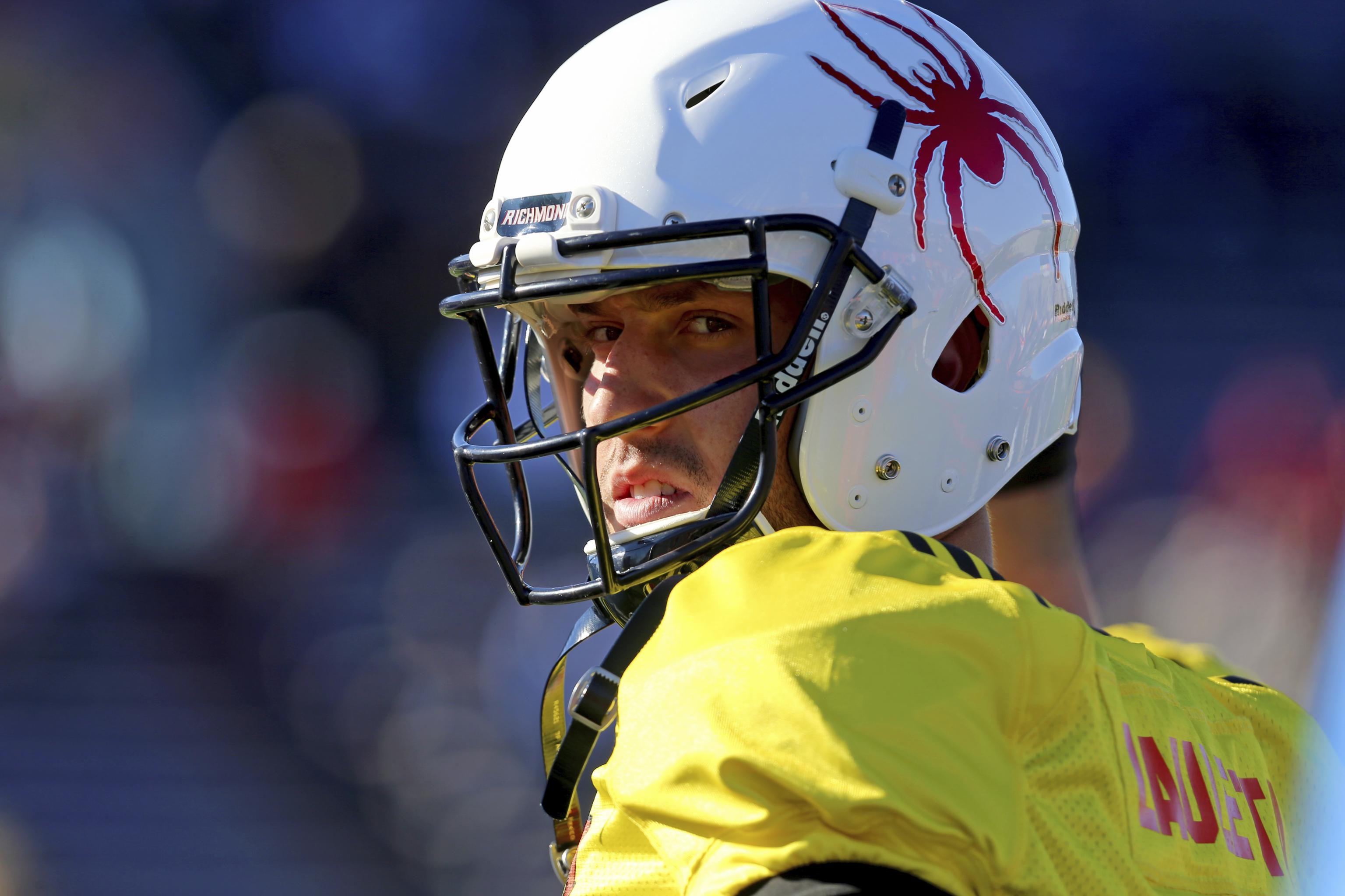 Quarterback Kyle Lauletta of the New Jersey Generals scrambles