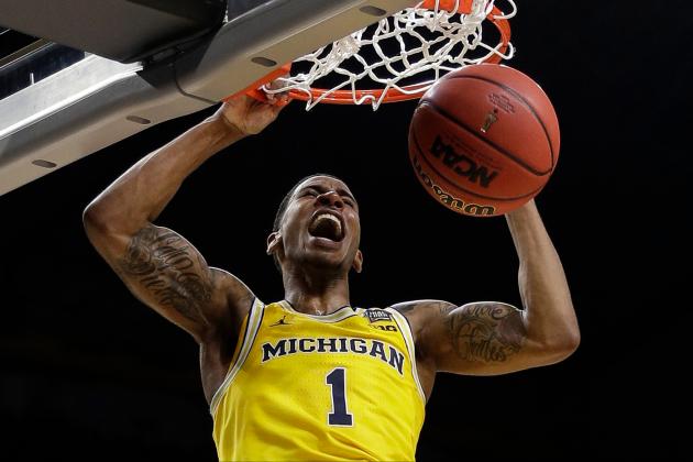 Michigan's Charles Matthews (1) dunks during the second half in the semifinals of the Final Four NCAA college basketball tournament against Loyola-Chicago, Saturday, March 31, 2018, in San Antonio. (AP Photo/David J. Phillip)