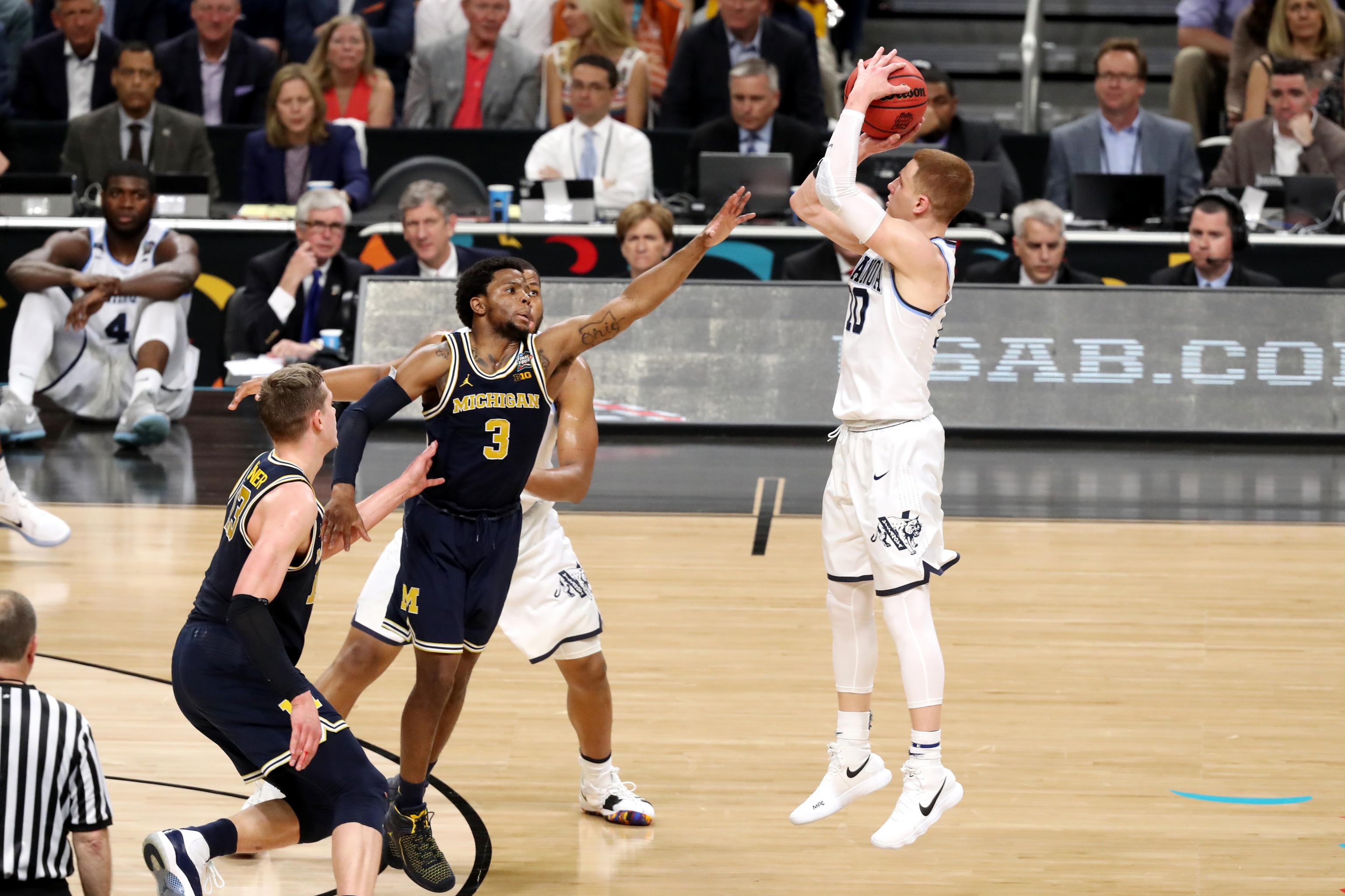 Watch Donte DiVincenzo's 5 3-pointers in the 2018 National