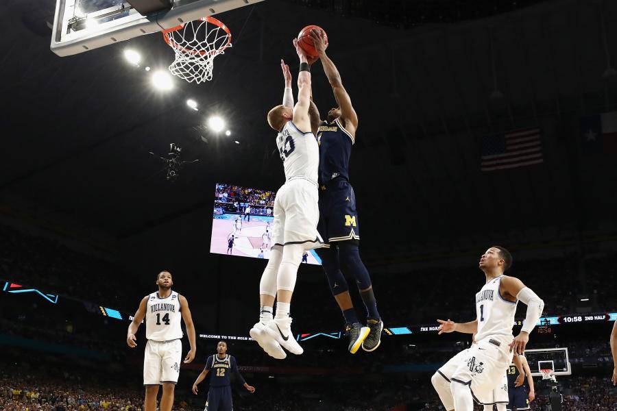 Highlight] Donte DiVincenzo with a Crazy One-handed Putback Dunk