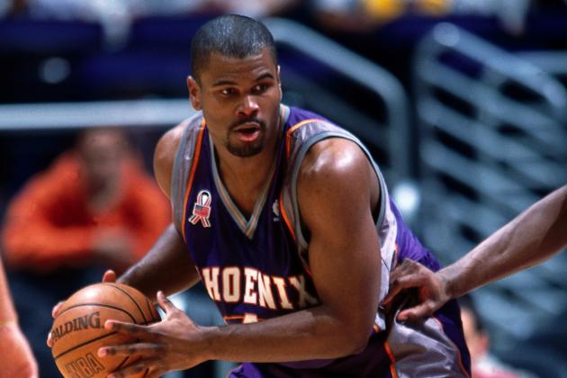25 Oct 2001: Alton Ford #4 of the Phoenix Sus looks to make a play against the Golden State Warriors during the NBA Game at The Arena In Oakland in Oakland, California.NOTE TO USER:  User expressly acknowledges and agrees that, by downloading and/or using this Photograph, User is consenting to the terms and conditions of the Getty Images License Agreement. Mandatory copyright notice: Copyright 2002 NBAE Mandatory credit: Rocky Widner/NBAE/Getty Images
