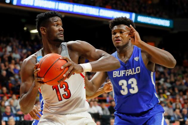 BOISE, ID - MARCH 15:  Deandre Ayton #13 of the Arizona Wildcats handles the ball against Nick Perkins #33 of the Buffalo Bulls in the second half during the first round of the 2018 NCAA Men's Basketball Tournament at Taco Bell Arena on March 15, 2018 in Boise, Idaho.  (Photo by Kevin C. Cox/Getty Images)