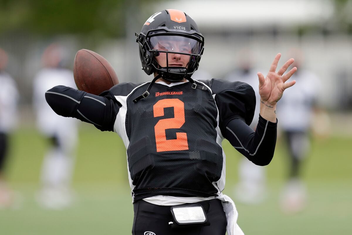 Johnny Manziel Throws for 79 Yards, 1 TD in Loss in Spring League Debut