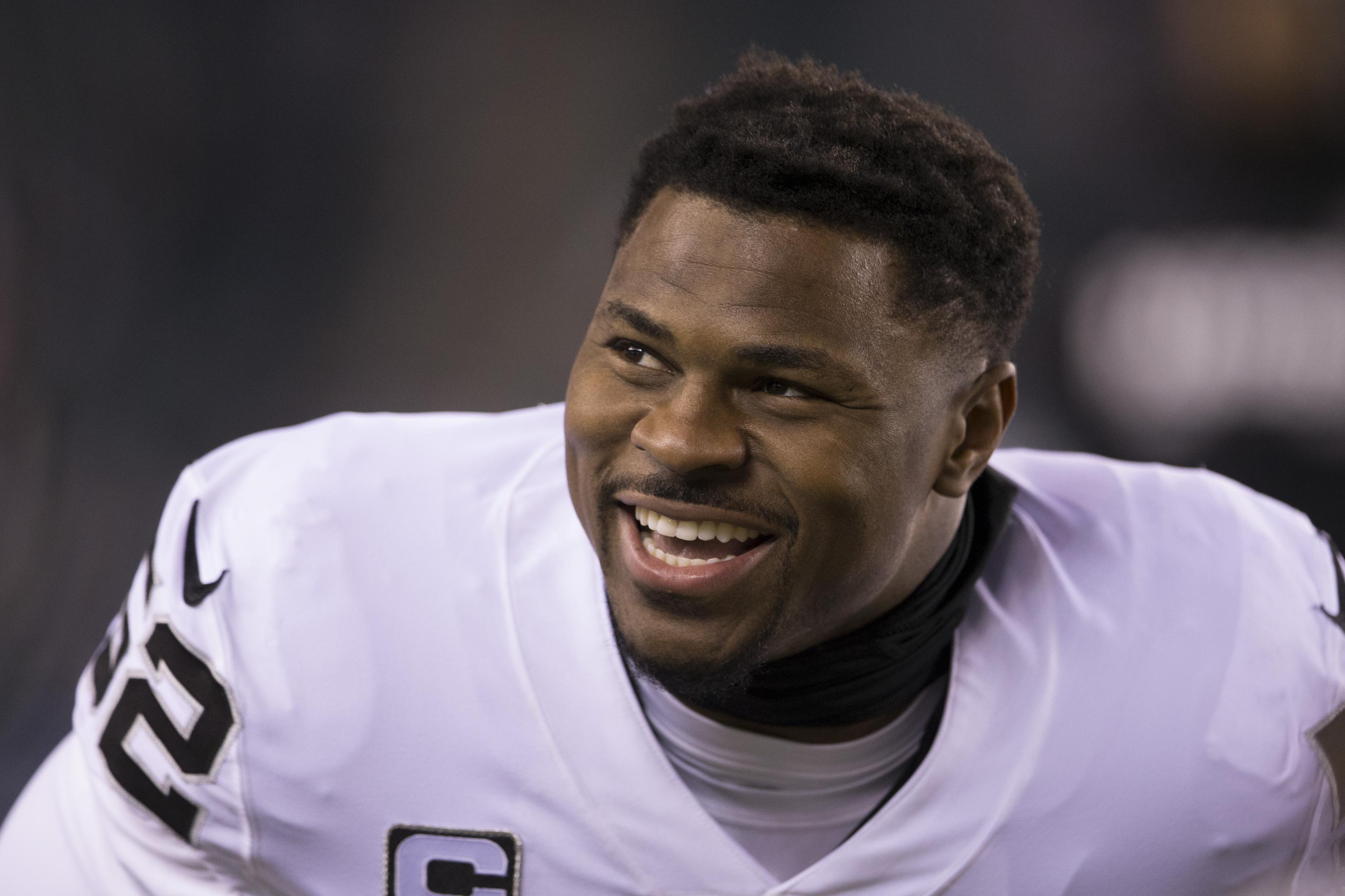 Awaiting contract extension, Khalil Mack not in attendance as Raiders begin  offseason workouts - Silver And Black Pride