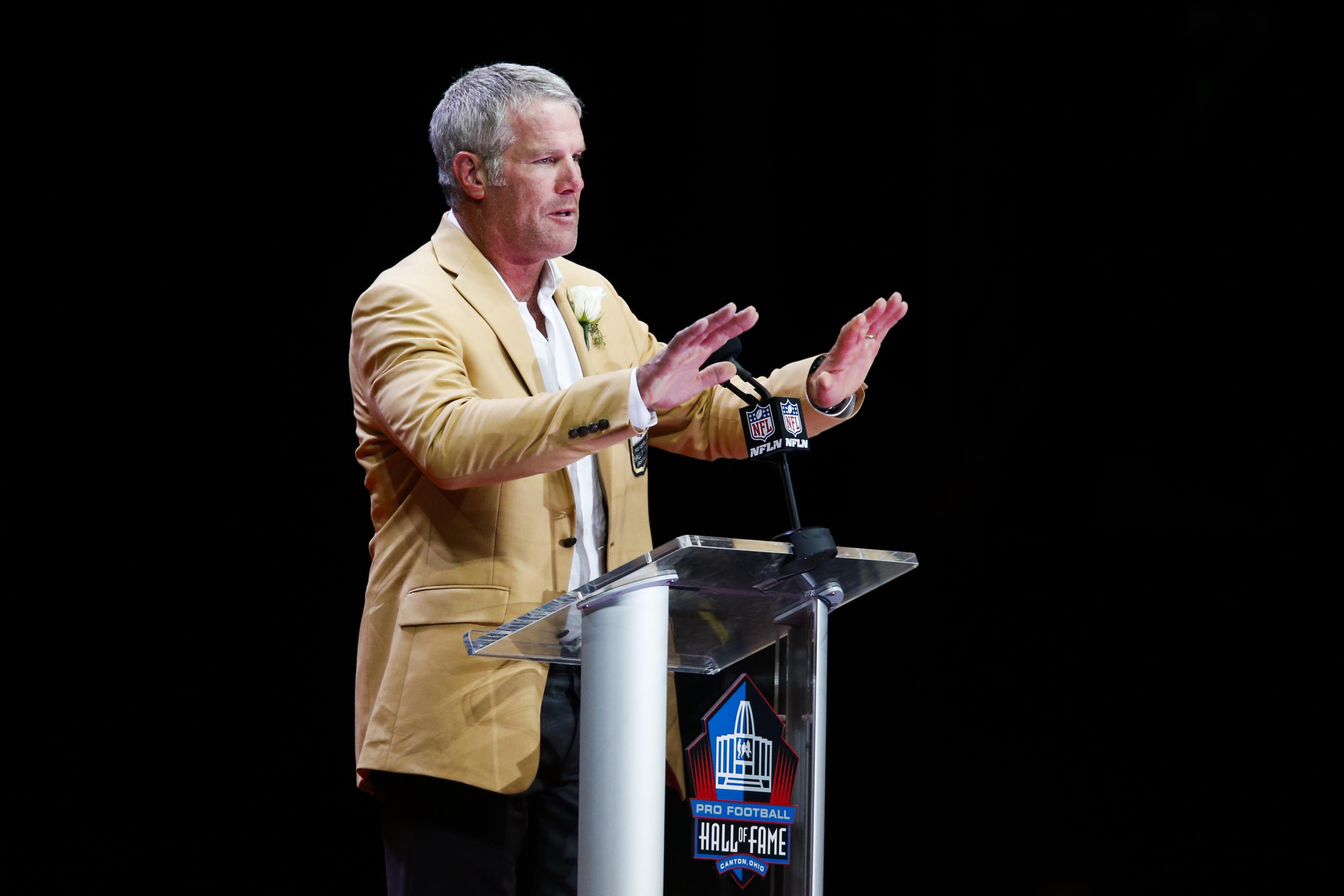 Brett Favre estimates he suffered 'thousands' of concussions