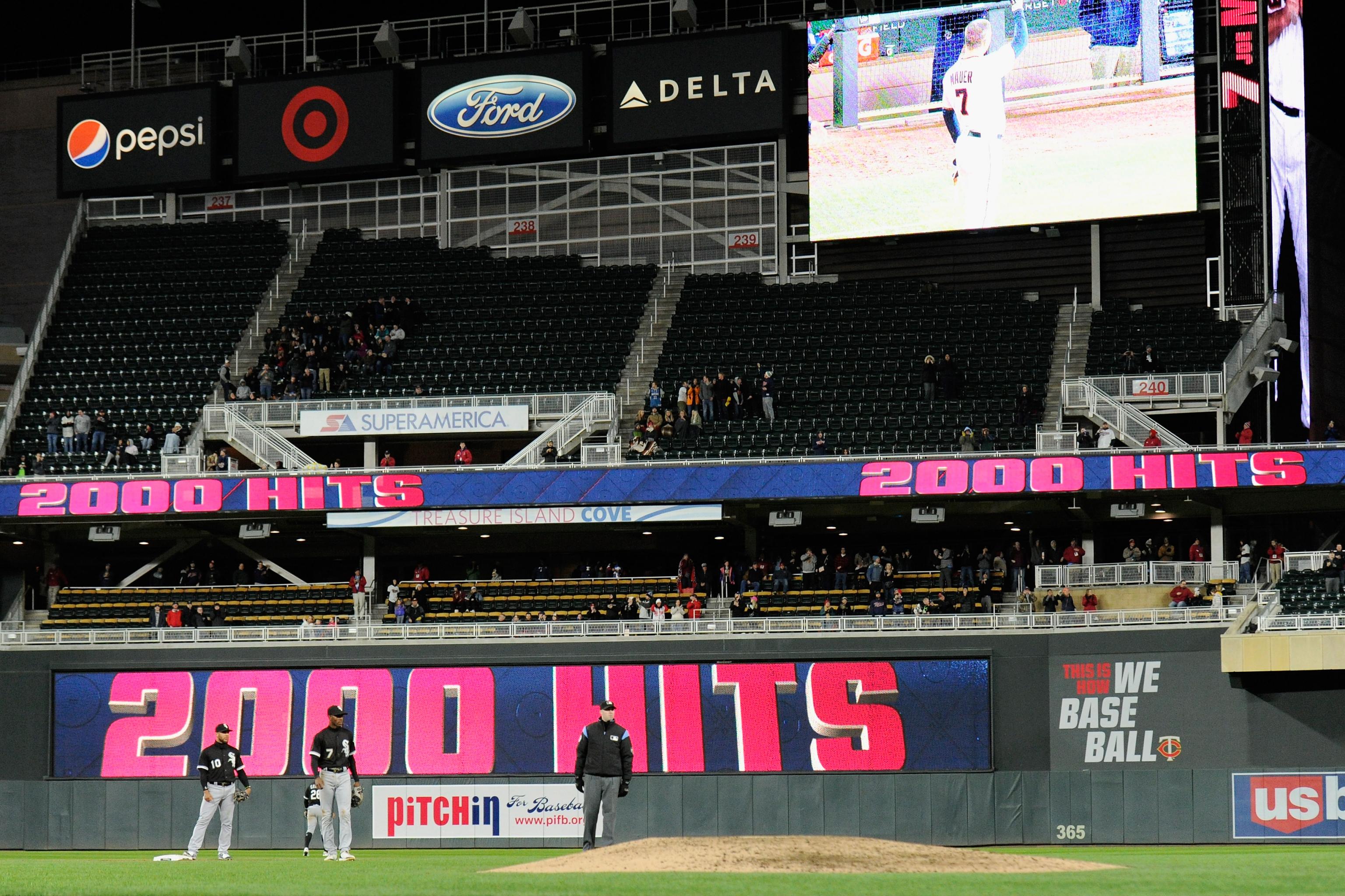 Twins' Joe Mauer gets hit 2,000 