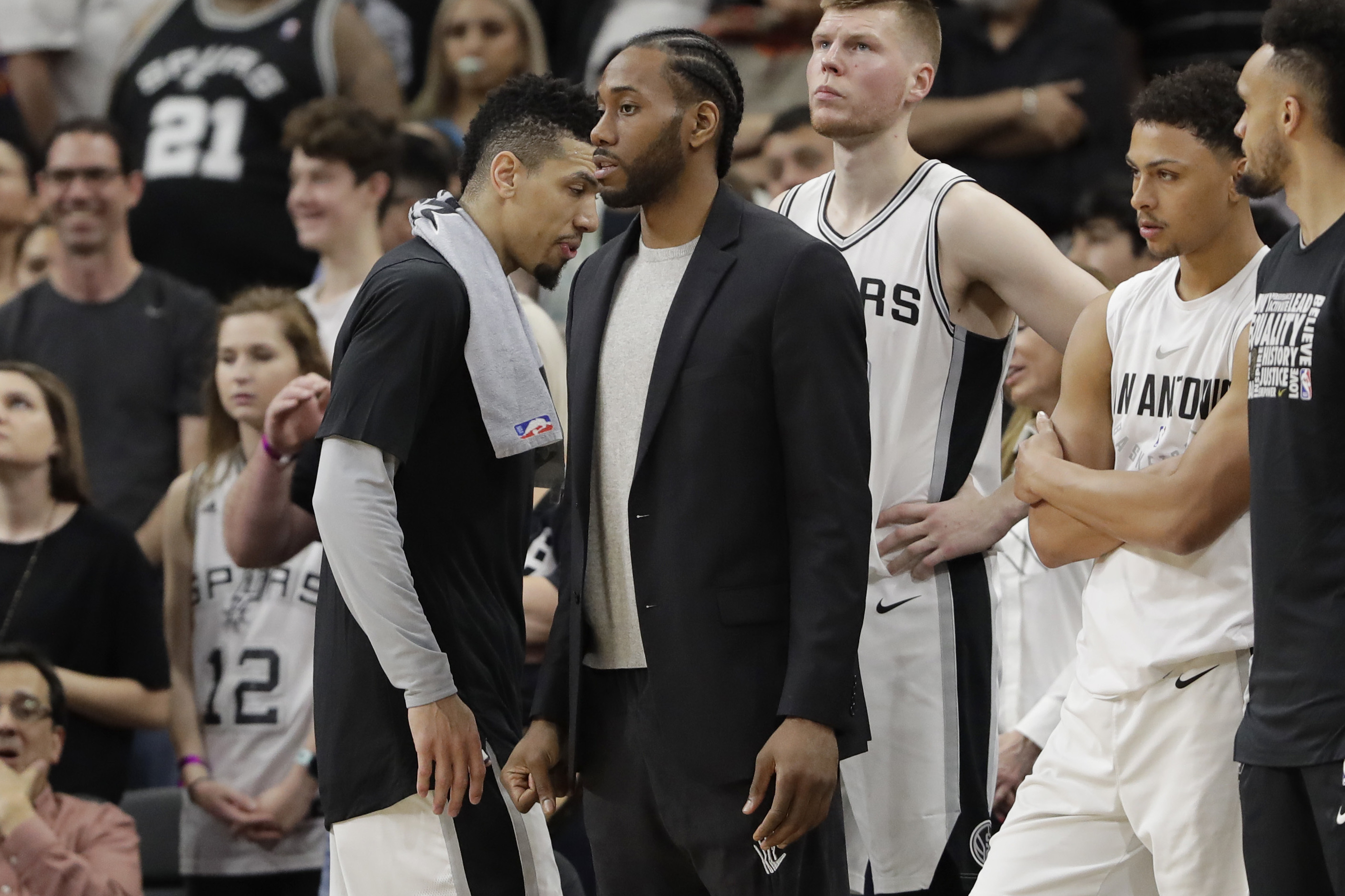 Kawhi Leonard injury: Spurs' forward will reportedly return to court Friday  