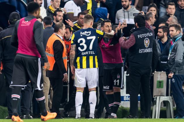 Martin Skrtel of Fenerbahce SK keeps Mustafa Pektemek of Besiktas JK calm during the Ziraat Turkish Cup match Fenerbahce AS and Besiktas AS at the Sukru Saracoglu Stadium on April 19, 2018 in Istanbul, Turkey(Photo by VI Images via Getty Images)