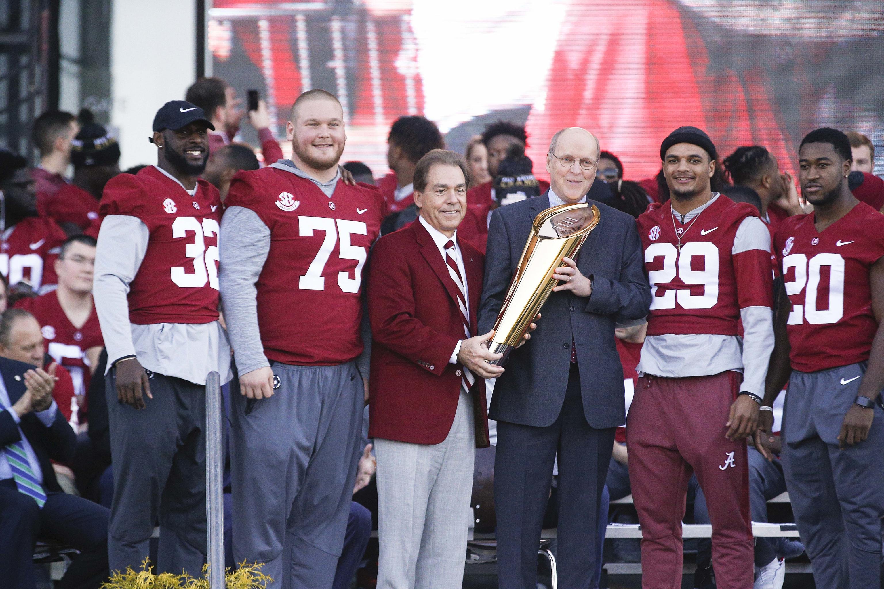 Alabama football players get national championship rings, troll UCF on  Twitter