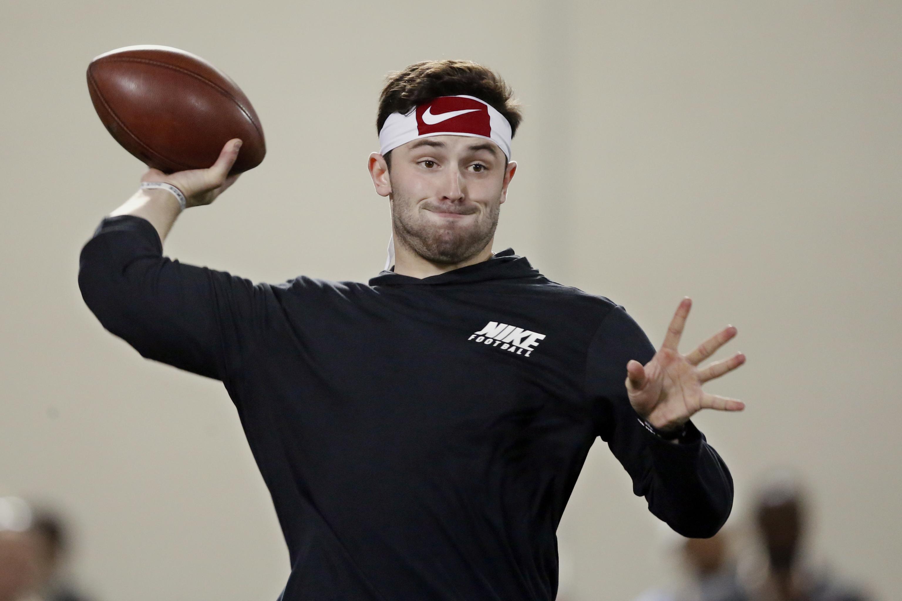 Baker Mayfield recreates iconic Brett Favre NFL draft photo