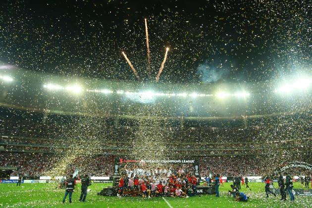 ZAPOPAN, MEXICO - APRIL 25: Team of Chivas scelebrates with the champion trophy after the second leg match of the final between Chivas and Toronto FC as part of CONCACAF Champions League 2018 at Akron Stadium on April 25, 2018 in Zapopan, Mexico. (Photo by Hector Vivas/Getty Images)