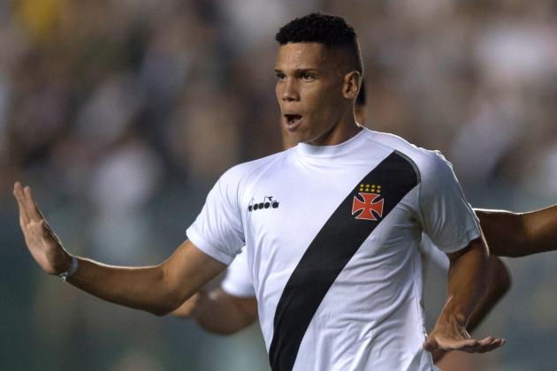 Picture taken on February 7, 2018 shwos Brazil's Vasco da Gama player Paulinho celebrating after scoring a goal against Chile's Universidad Concepcion during their 2018 Libertadores Tournament match at Sao Januario stadium in Rio de Janeiro, Brazil. - As German first division Bundesliga football club Bayer Leverkusen announced on April 27, 2018, Paulinho has signed a contract with the club and will join them in June 2018. (Photo by MAURO PIMENTEL / AFP) / ALTERNATIVE CROP        (Photo credit should read MAURO PIMENTEL/AFP/Getty Images)
