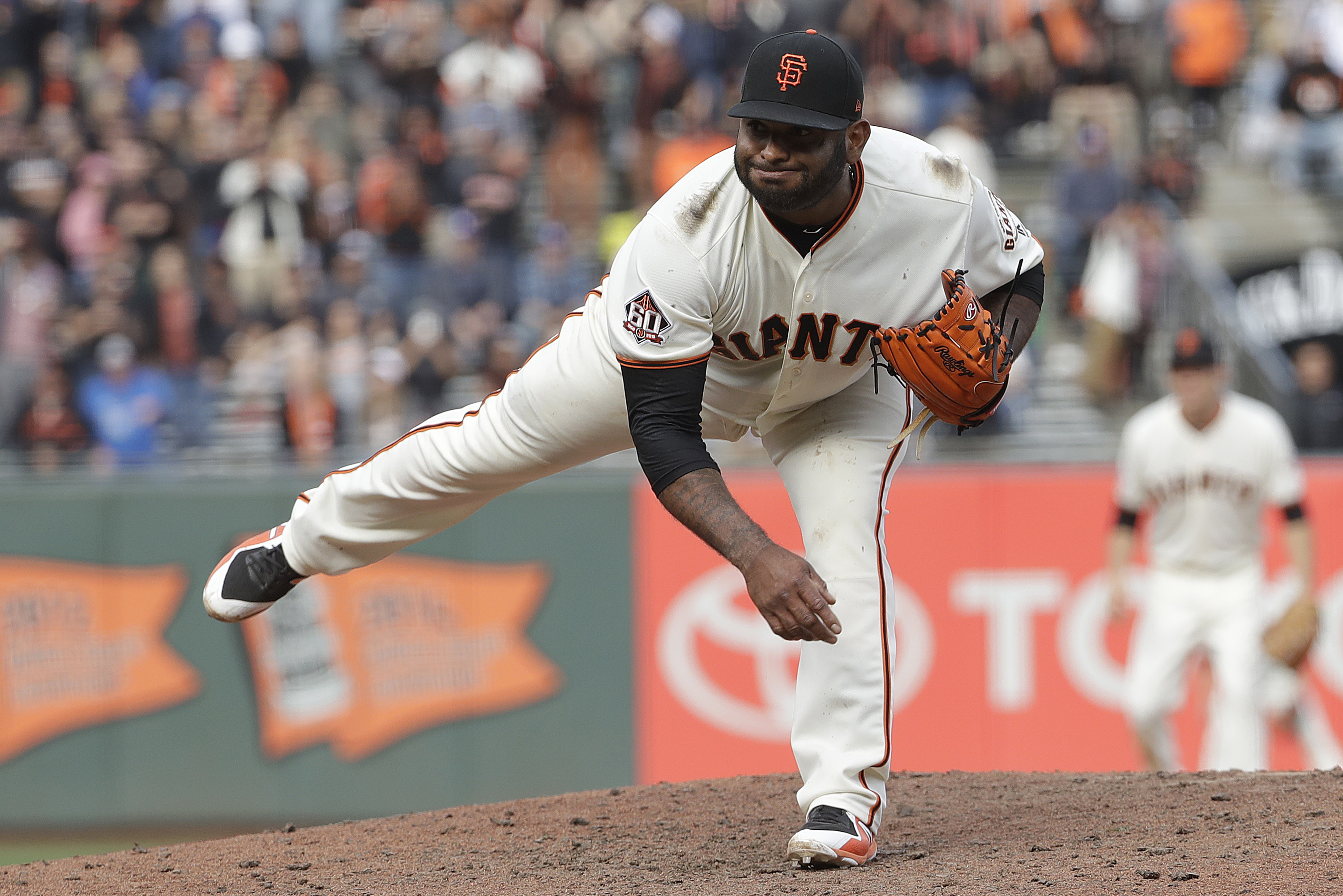 Sandoval pitches the ninth and Law scores a run in Giants blowout loss to  Dodgers, 15-6 - McCovey Chronicles