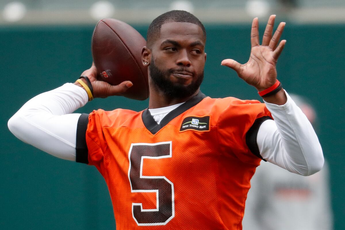 J.T. Barrett to Attend Saints Rookie Minicamp After Agreeing to Visit Colts Bleacher Report