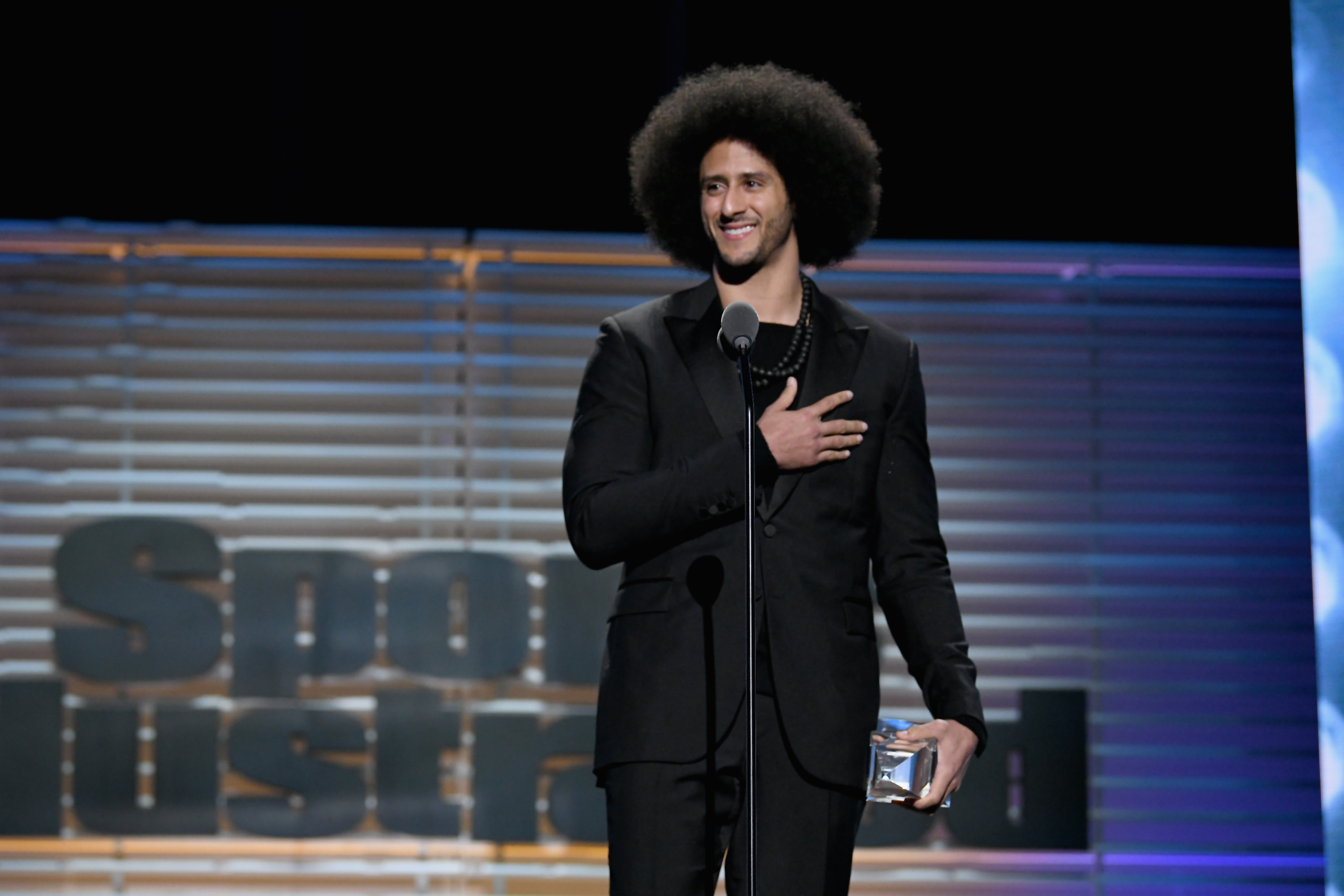 Colin Kaepernick signs book deal with Random House amidst NFL protests