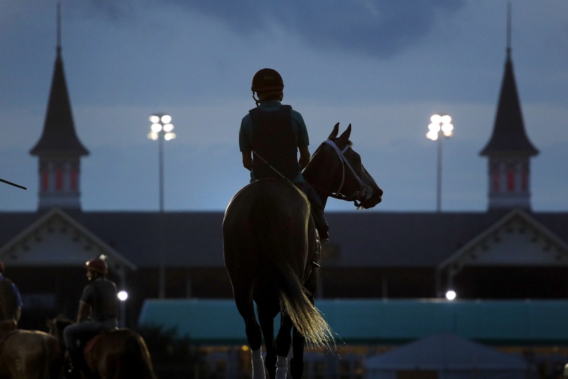 Man Wears Blazer at 2018 Kentucky Derby Asking for Kidney Transplant for Wife