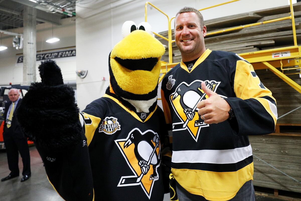 Steelers' Ben Roethlisberger, Mike Tomlin Attend Capitals vs. Penguins