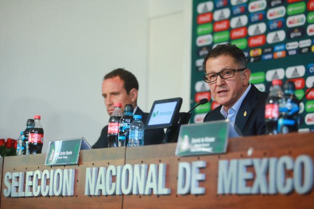 MEXICO CITY, MEXICO - MAY 14:  Juan Carlos Osorio head coach of Mexico speaks during the announcement of the Mexican squad of 28 players for FIFA World Cup Russia 2018 at CAR on May 14, 2018 in Mexico City, Mexico. (Photo by Hector Vivas/Getty Images)