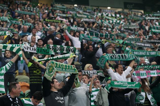 LISBON, PORTUGAL - APRIL 18: Sporting supporters celebrates wining the Sporting CP v FC Porto - Portuguese Cup semi finals 2 leg at Estadio Jose Alvalade on April 18, 2018 in Lisbon, Portugal. (Photo by Carlos Rodrigues/Getty Images)