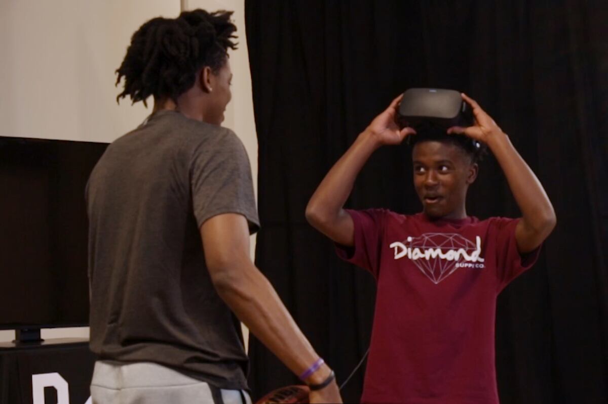 Kings PG De'Aaron Fox Shocks Fans After Virtual Reality Experience | Bleacher Report | Latest News, Videos and Highlights