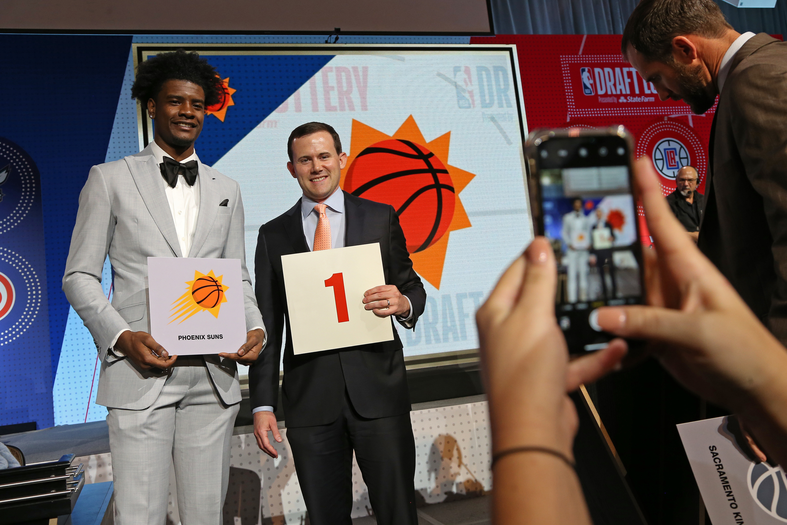 Phoenix Suns Select Deandre Ayton No. 1 in NBA Draft - WSJ