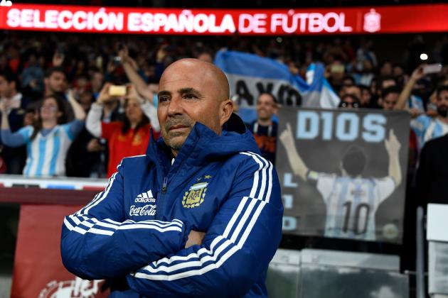 Argentina's coach Jorge Sampaoli stands in front of fans holding a picture of Argentina's forward Lionel Messi before a friendly football match between Spain and Argentina at the Wanda Metropolitano Stadium in Madrid on March 27, 2018. / AFP PHOTO / GABRIEL BOUYS        (Photo credit should read GABRIEL BOUYS/AFP/Getty Images)