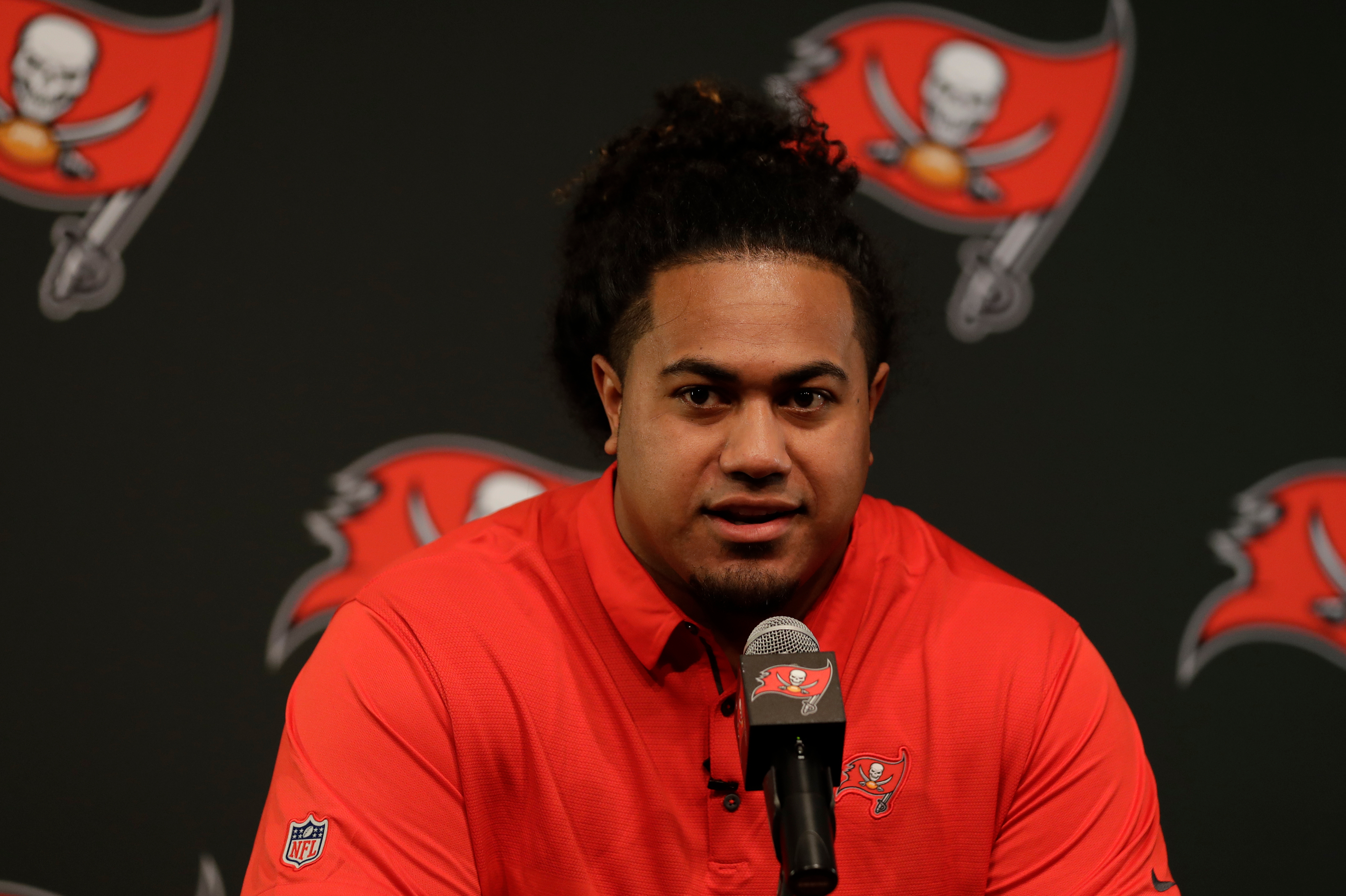 Vita Vea of Tampa Bay Buccaneers suffers strained calf, will not miss games  - ESPN