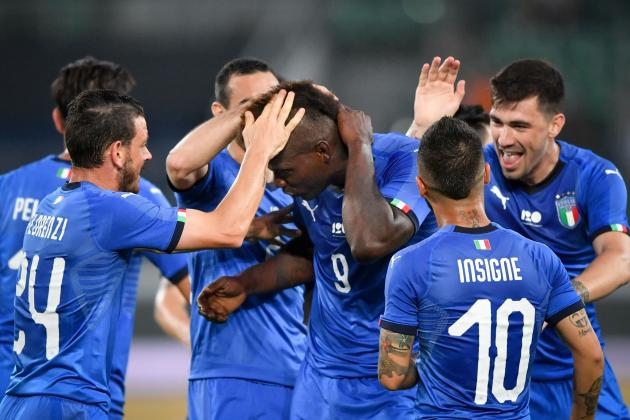 Italy's forward Mario Balotelli (C) celebrates with teammates  after scoring his team's first goal  during the friendly football match between Italy and Saudi Arabia at Kybunpark stadium in St Gallen on May 28, 2018. (Photo by Fabrice COFFRINI / AFP)        (Photo credit should read FABRICE COFFRINI/AFP/Getty Images)