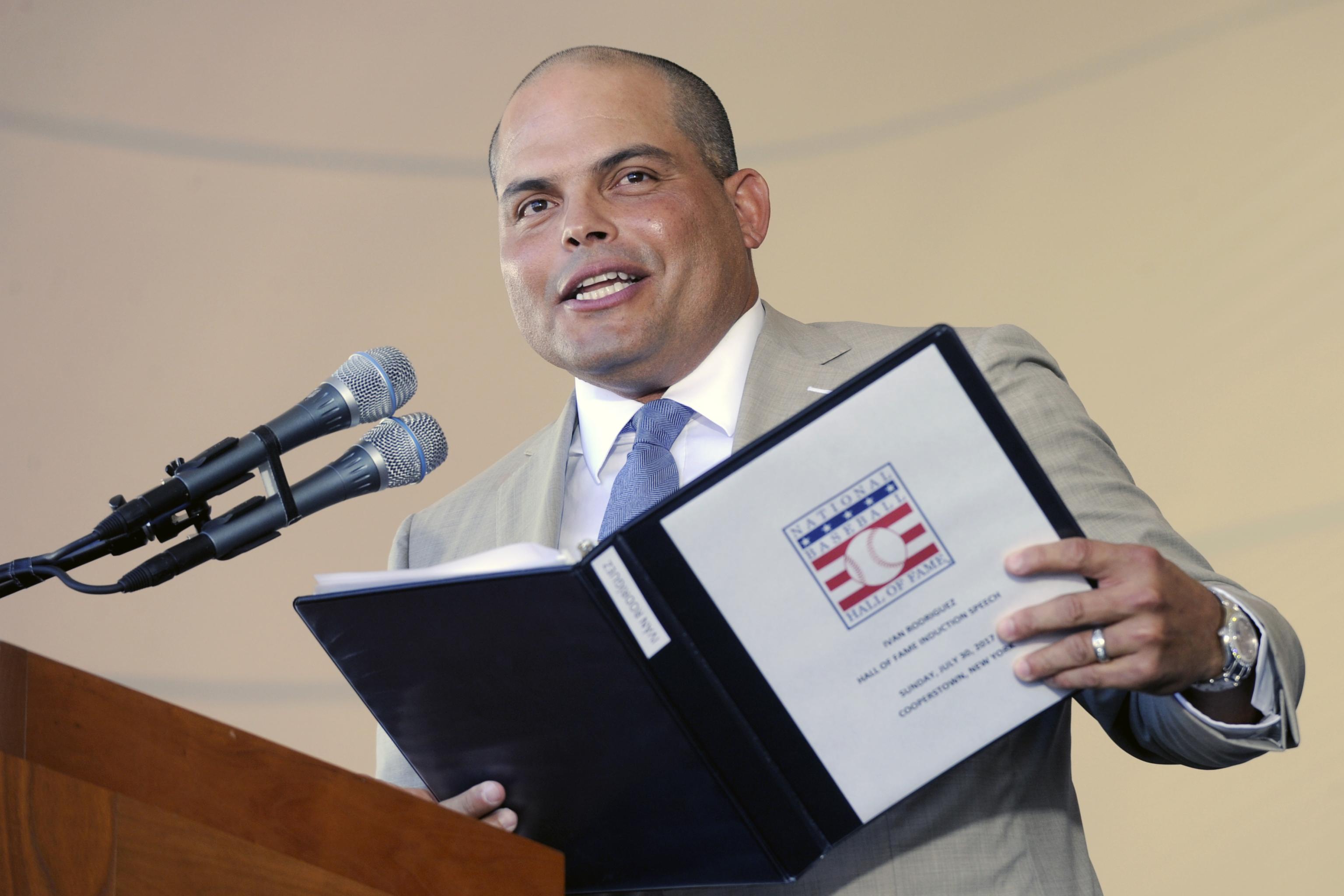 SEE IT: Ivan 'Pudge' Rodriguez cries upon learning he's entering