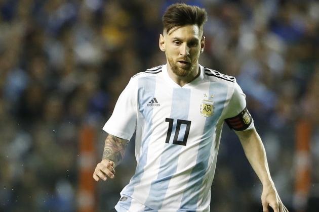 BUENOS AIRES, ARGENTINA - MAY 29: Lionel Messi of Argentina drives the ball during an international friendly match between Argentina and Haiti at Alberto J. Armando Stadium on May 29, 2018 in Buenos Aires, Argentina. (Photo by Gabriel Rossi/Getty Images)