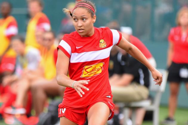 ROCHESTER, NY - JULY 19:  Jaelene Hinkle #16 of the Western New York Flash controls the ball against the Sky Blue FC during the second half at Sahlen's Stadium on July 19, 2015 in Rochester, New York.  The Sky Blue FC and the Western New York Flash played to a 0-0 draw.  (Photo by Rich Barnes/Getty Images)