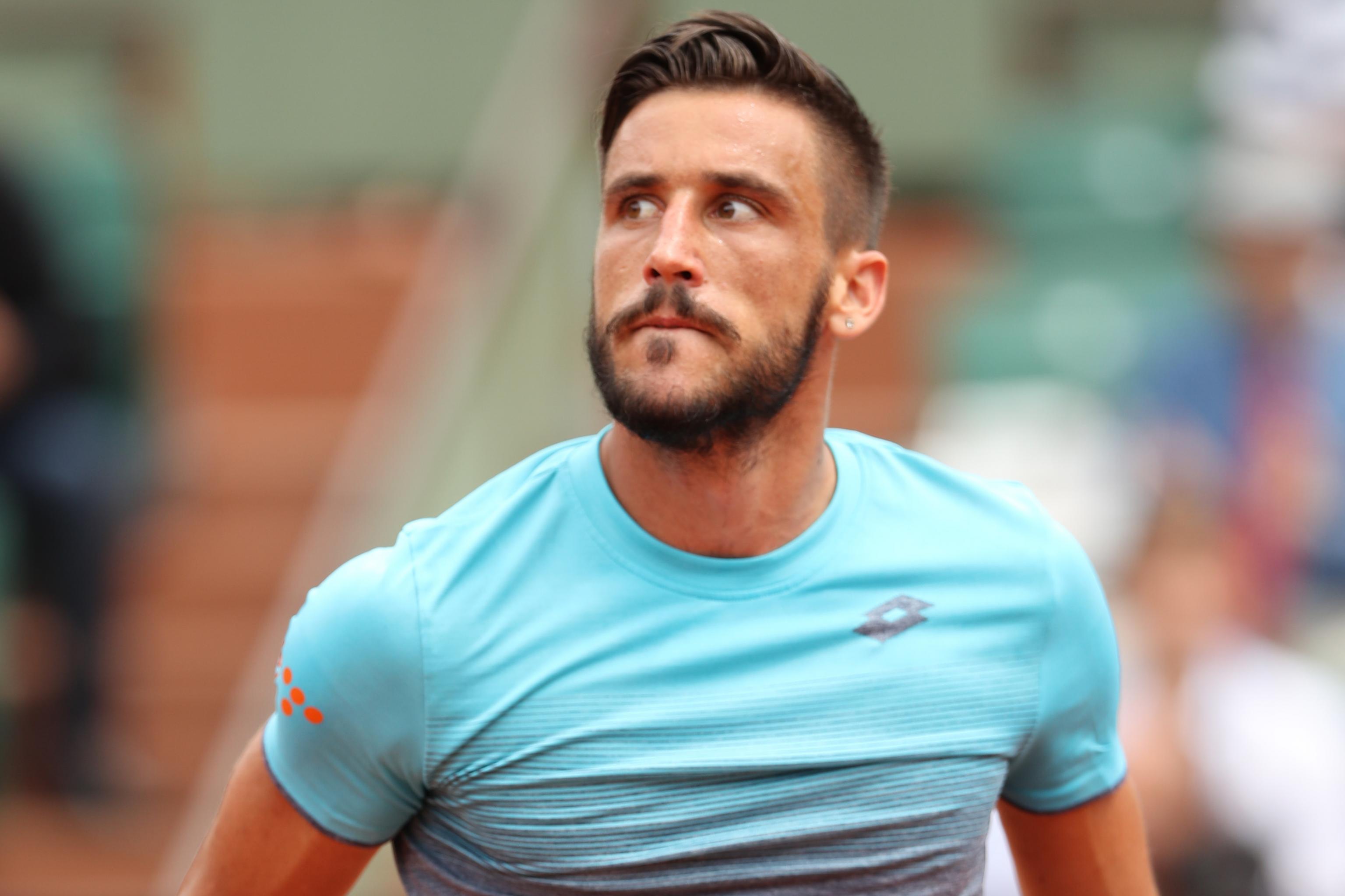 Damir Dzumhur Crushes Ball Boy In Collision At 18 French Open Bleacher Report Latest News Videos And Highlights