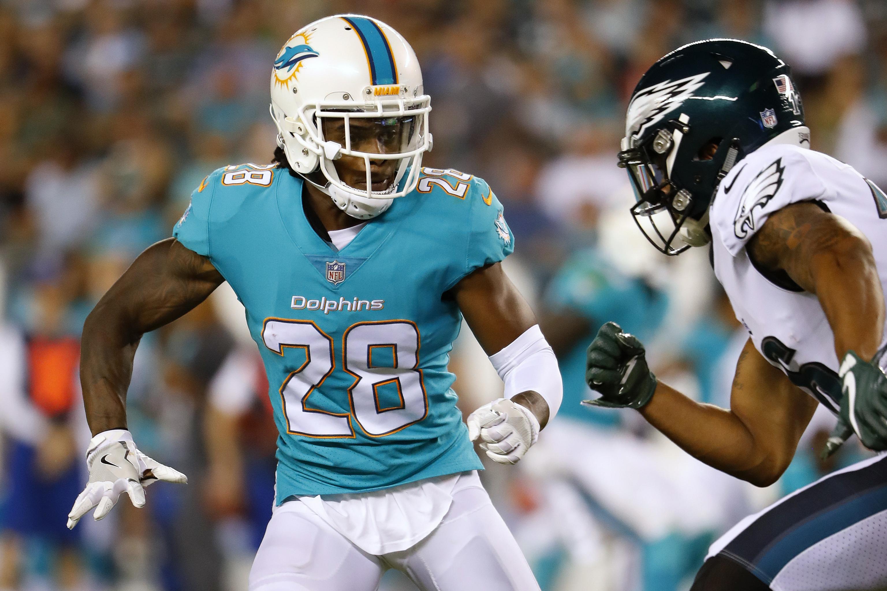 SEP 13, 2015 : Miami Dolphins cornerback Bobby McCain (28) warms