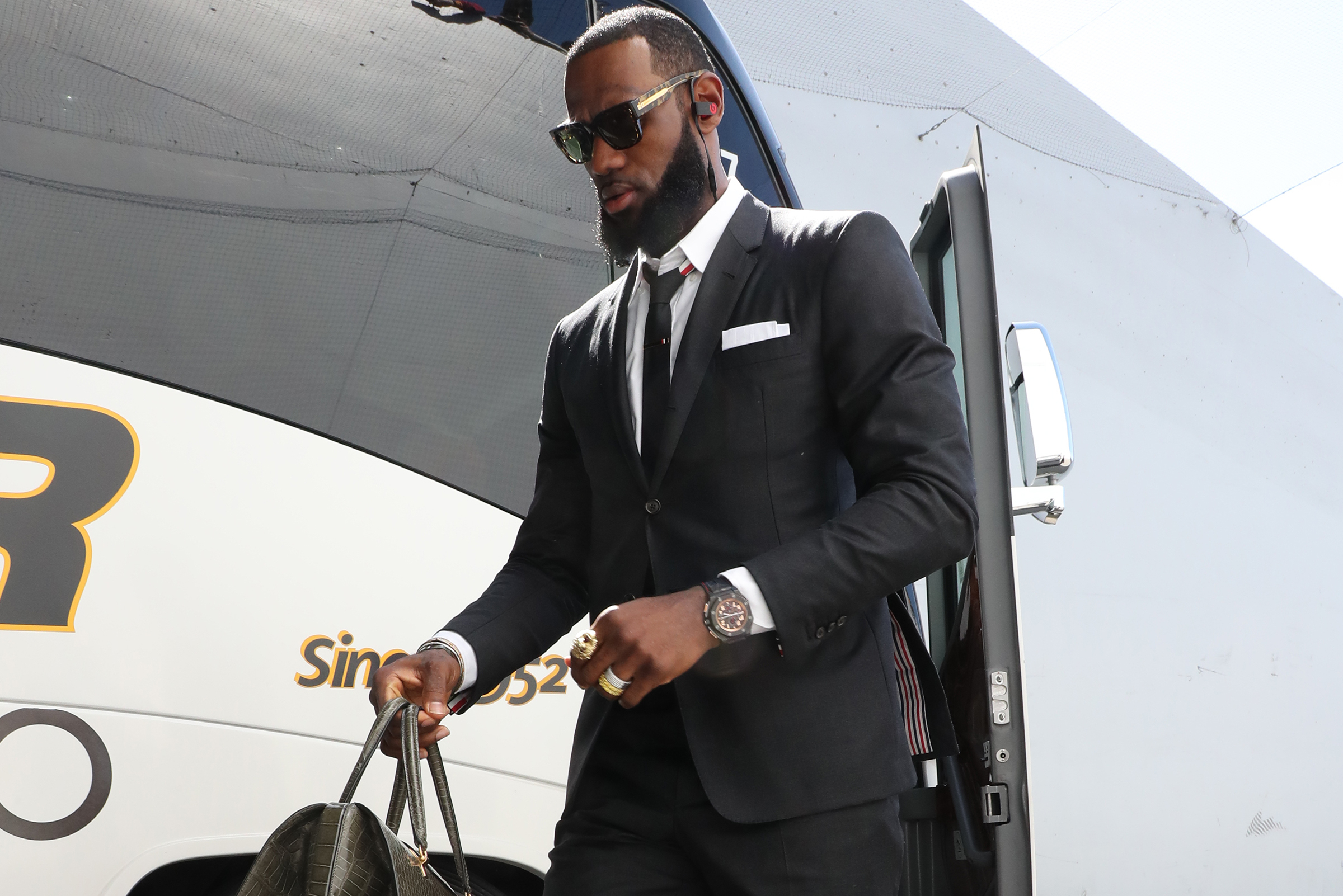 See LeBron James' greatest suits through the years, from oversized to chic