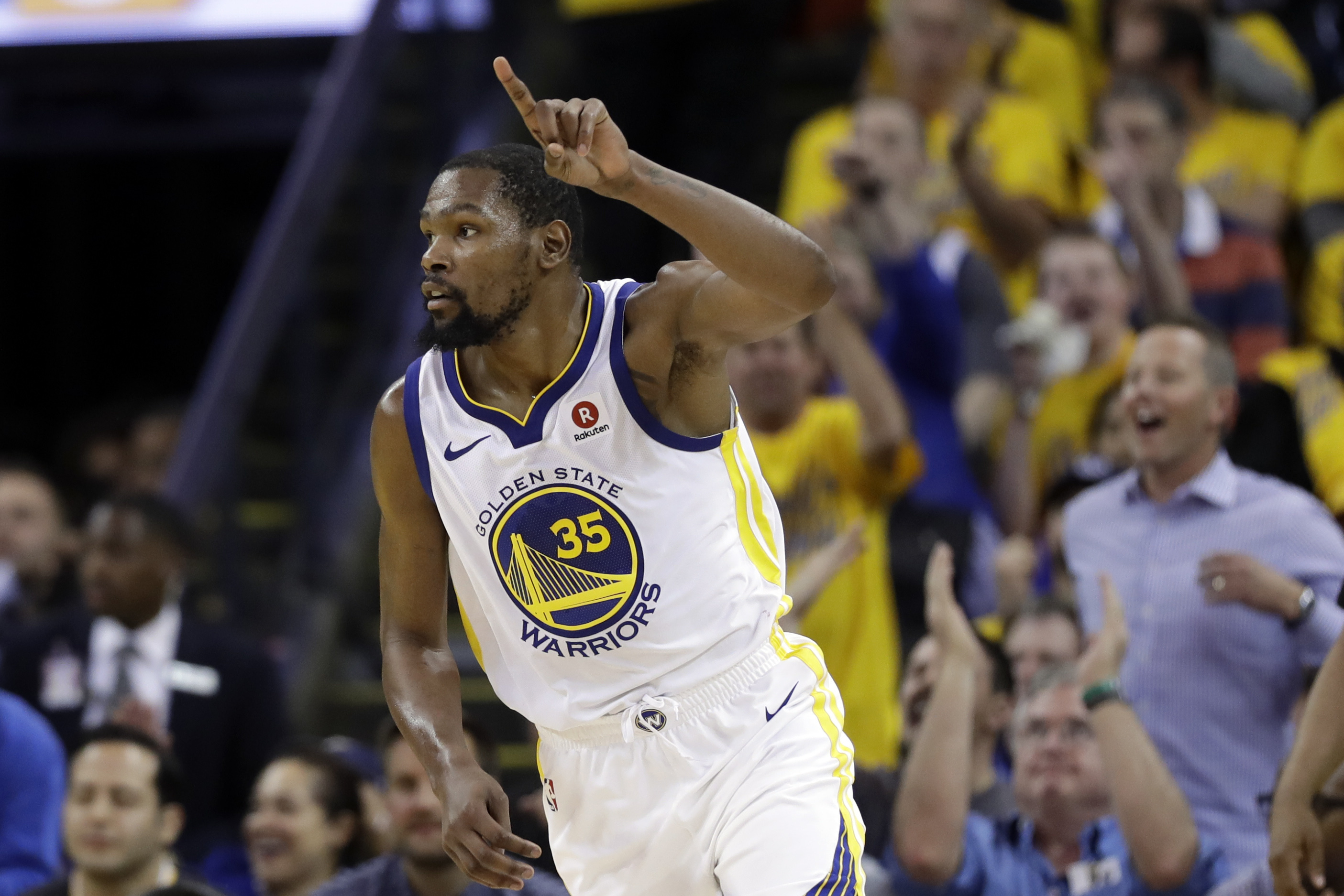 I appreciate that — Kevin Durant blushes over Tom Brady's inclusion of him  in the QB's all-time NBA starting five - Basketball Network - Your daily  dose of basketball