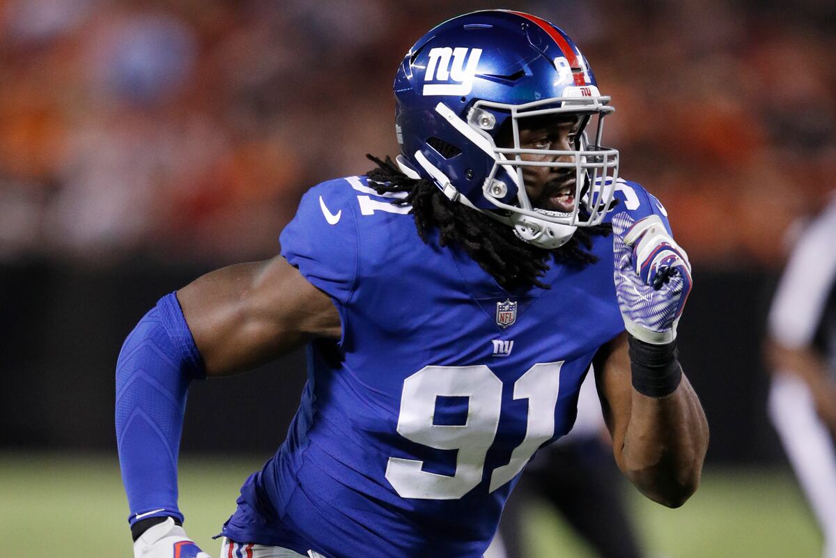Giants DE Avery Moss Has Social Media Hacked; Naked Photos, Videos